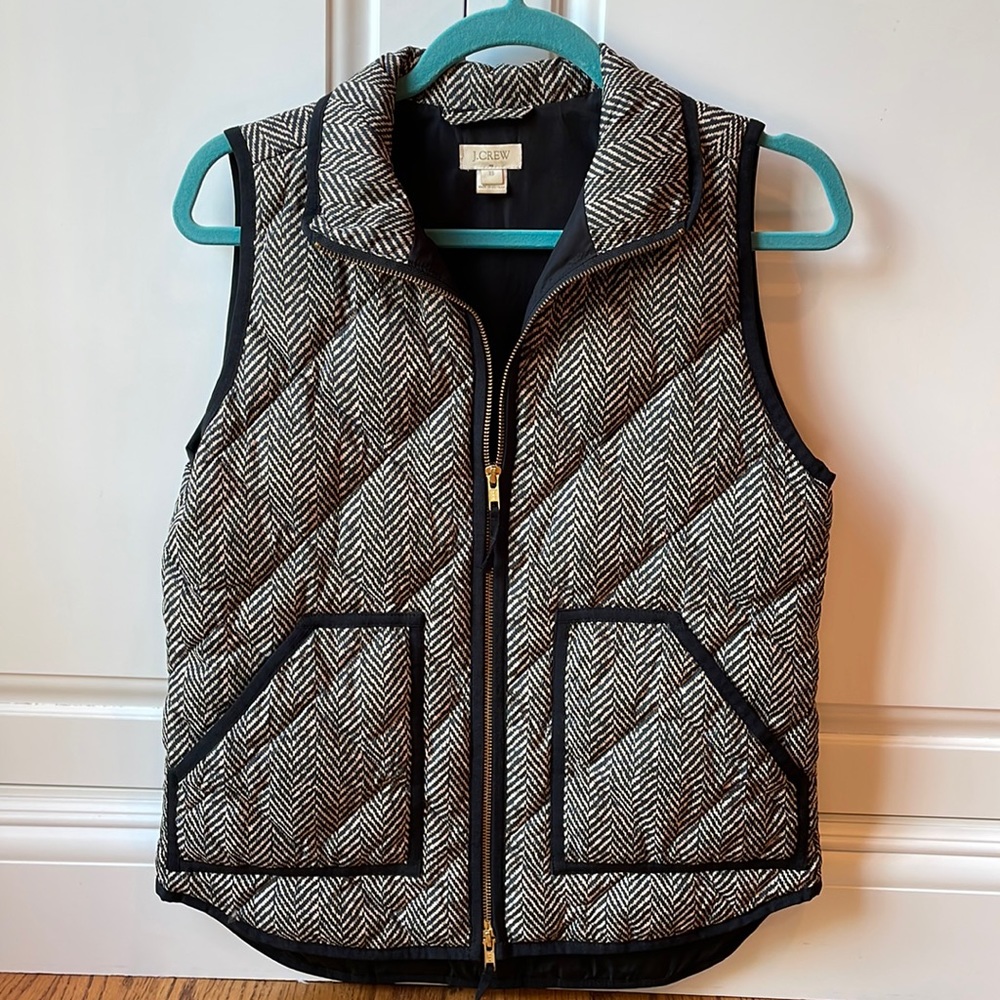 J. Crew Women’s quilted puff vest, size XS, black/off-white herringbone print